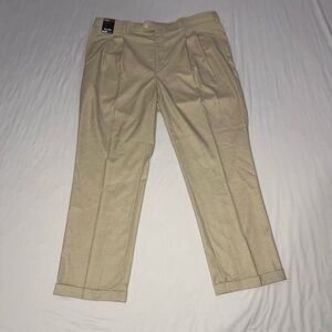 NWT - TravelSmart Roundtree & Yorke Men's Khaki Chinos Pleated Men’s 42x30